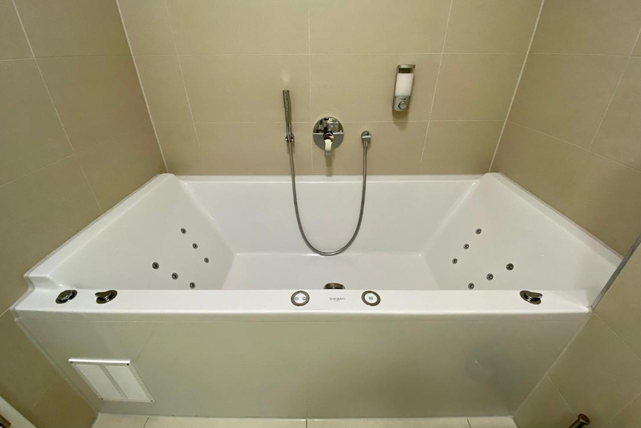 Alpen-Panorama Suite - Einzigartige Privatsuite Hoch Ueber Muenchen, 12Tes Og, Alpenblick, Loggia, Whirlpool, 15 Minuten Zum Zentrum, Ruhe Und Erholung In Der Stadt Muenchen Fuer Privat Und Geschaeftlich Reisende Ngoại thất bức ảnh